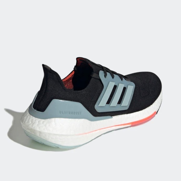 Men's Adidas Ultraboost 22 Shoes - Picture 3 of 5